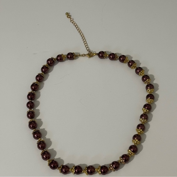 Vintage faux glass pearl with gold metal accents and chain - Picture 2 of 7